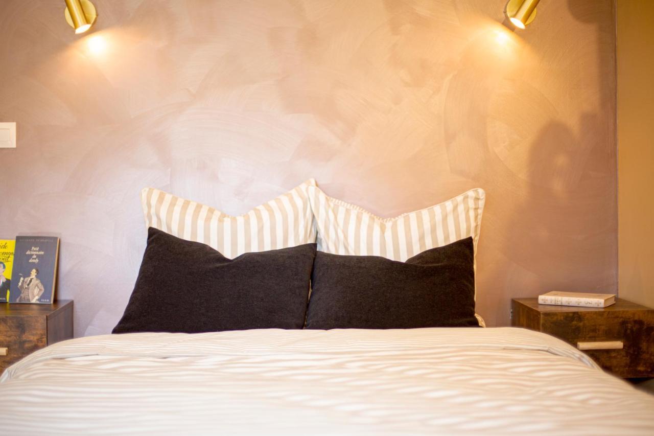 Ideal Pro & Couple - 2 Logements Theme Boho Chic Rdc & Dandy 1Er Etage - Quartier Calme - Jardin - Wifi Hd - Smart Tv - Parking Gratuit - Proche Centre & Transports - Ask Home Valenciennes Kültér fotó